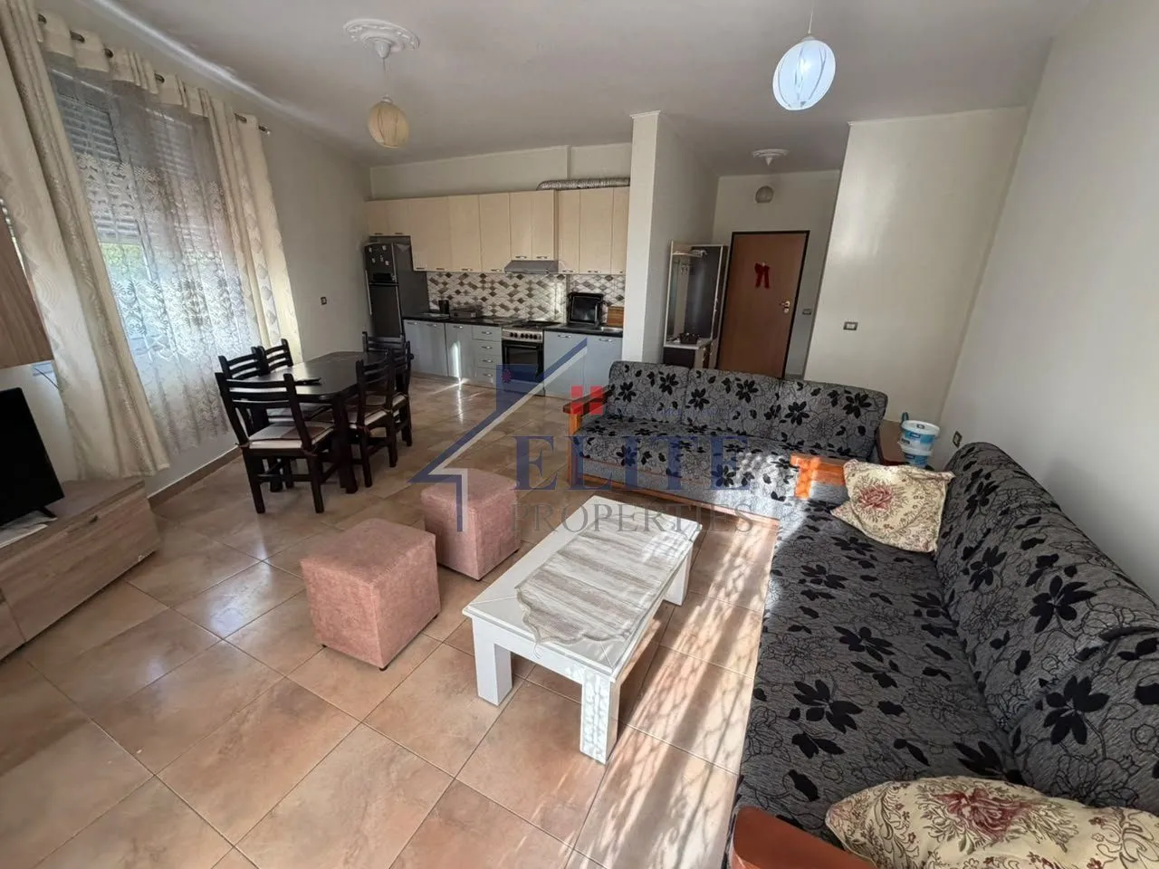 Appartamento 2+1 in affitto a Kthesa e Kamzës, Tirana, 104 m². Foto 1 di 7
