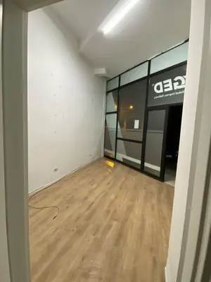 Dyqan me qera në Astir, Tiranë, 26 m². Foto 3 nga 4