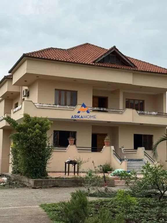 Villa in affitto ad Allias, Tirana, 1.000 m². Foto 1 di 3