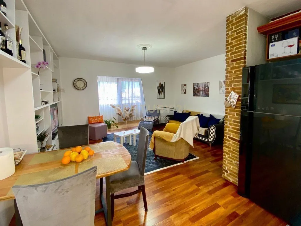 Appartamento 2+1 in affitto a Rruga Ali Demi, Tirana, 84 m². Foto 1 di 8