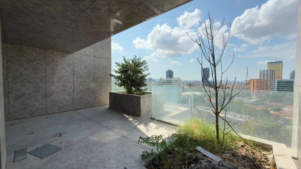Office for rent in Downtown One, Tirana, 220 m². Photo 2 of 3
