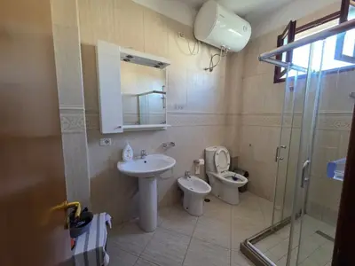 Apartament 1+1 me qera në Bulevardi Zogu I, Tiranë, 75 m². Foto 6 nga 6