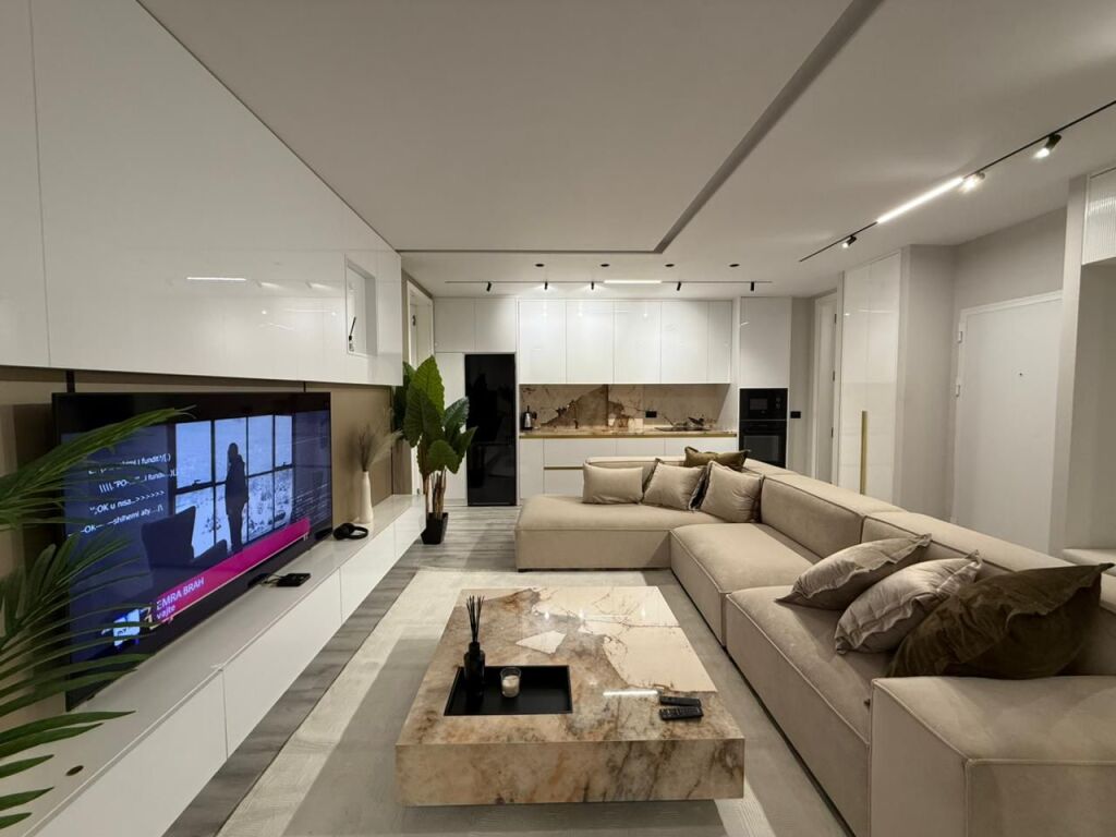 Apartament 2+1 me qera në Blloku, Tiranë, 180 m². Foto 2 nga 3