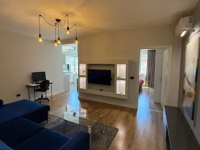 Appartamento 1+1 in affitto a Komuna e Parisit, Tirana, 72 m². Foto 1 di 8