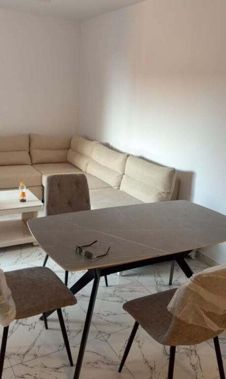 Apartament 1+1 me qera në Rruga e Kavajës, Tiranë, 70 m²