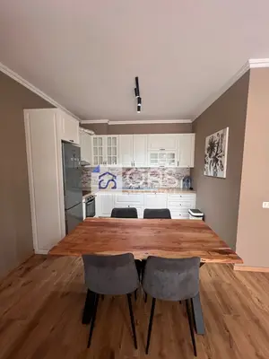Apartament 2+1 me qera në Kopshti Botanik, Tiranë, 108 m². Foto 2 nga 4