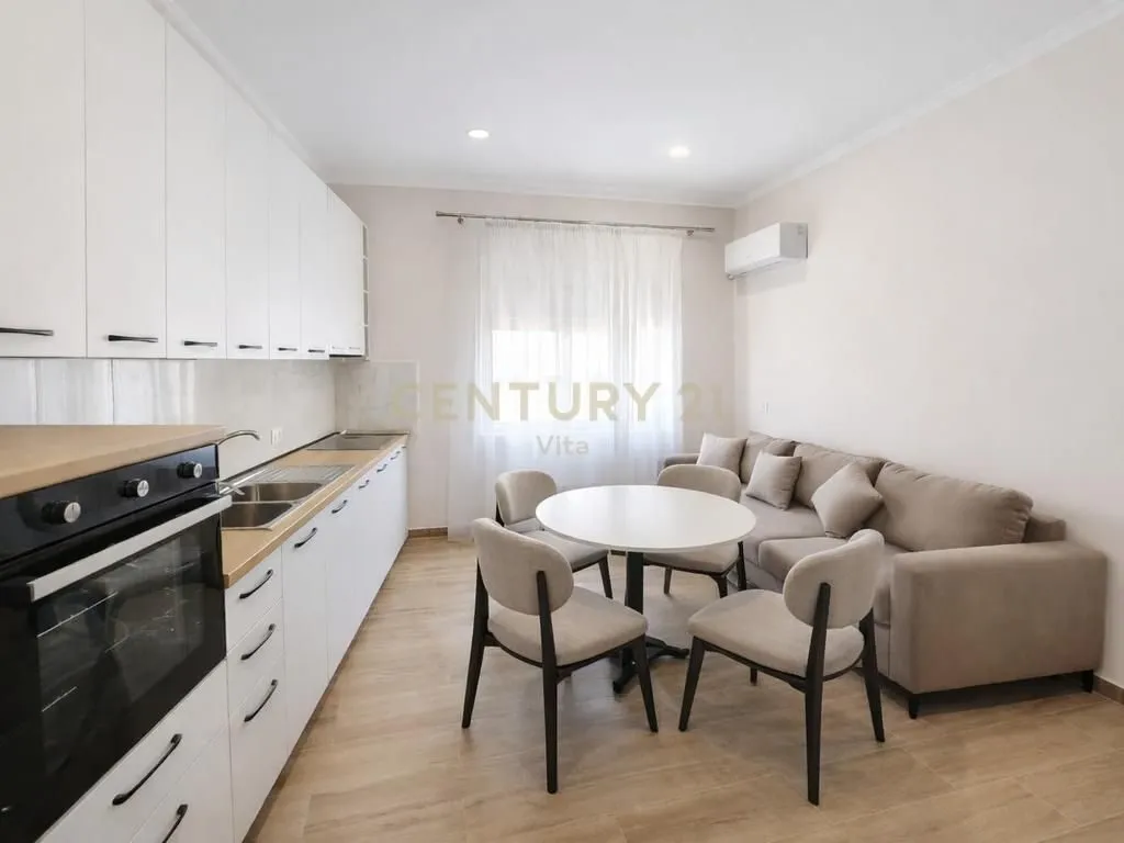 Apartment for rent in Rrugica e Kuminit, Durrës, 120 m². Photo 1 of 10