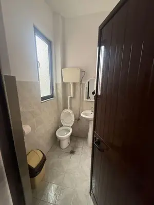 Zyrë me qera në Parlamenti, Tiranë, 35 m². Foto 2 nga 4