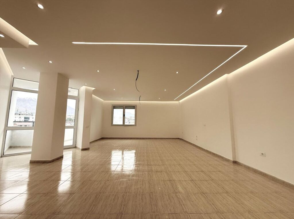 Apartment 2+1 for rent in Rruga e Elbasanit, Tirana, 174 m². Photo 1 of 3