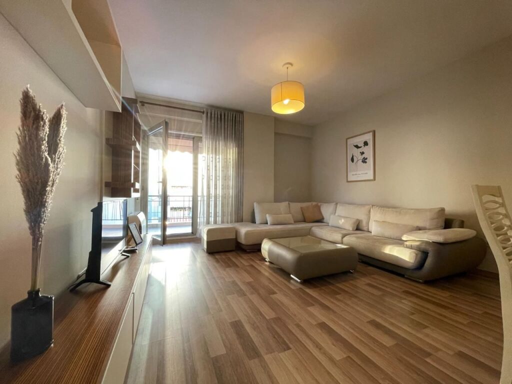 Apartament 1+1 me qera në Kompleksi Delijorgji, Tiranë, 82 m². Foto 2 nga 3