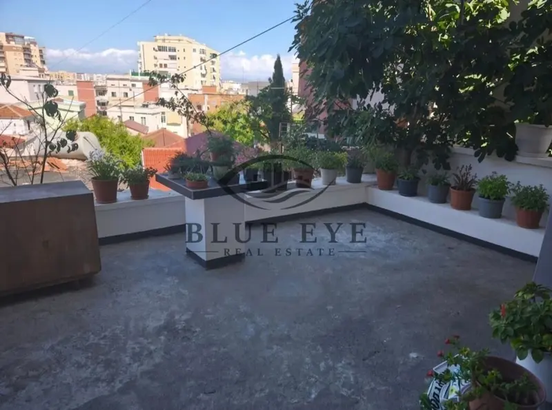 Apartament 2+1 me qera në Prefektura, Durrës, 162 m²
