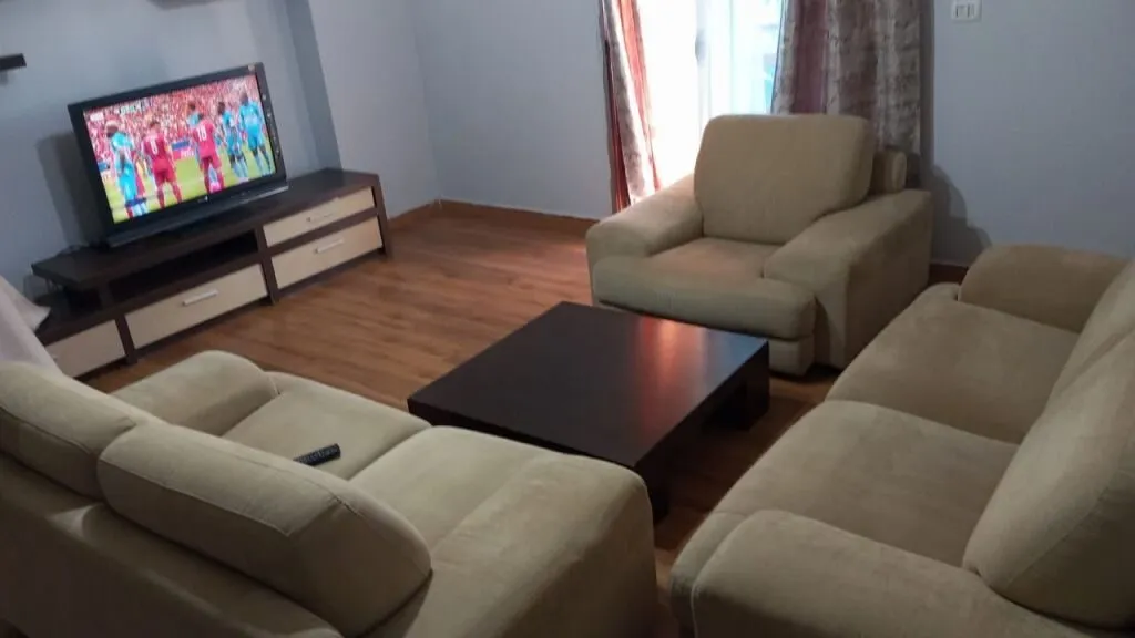 Apartament 1+1 me qera në Profarma, Tiranë, 70 m². Foto 1 nga 6