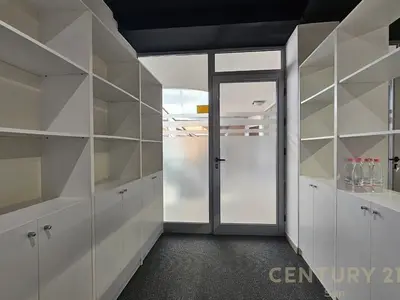 Ufficio in affitto a Sheshi Avni Rustemi, Tirana, 75 m². Foto 5 di 5