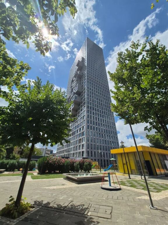 Zyrë me qera në Downtown One, Tiranë, 150 m²