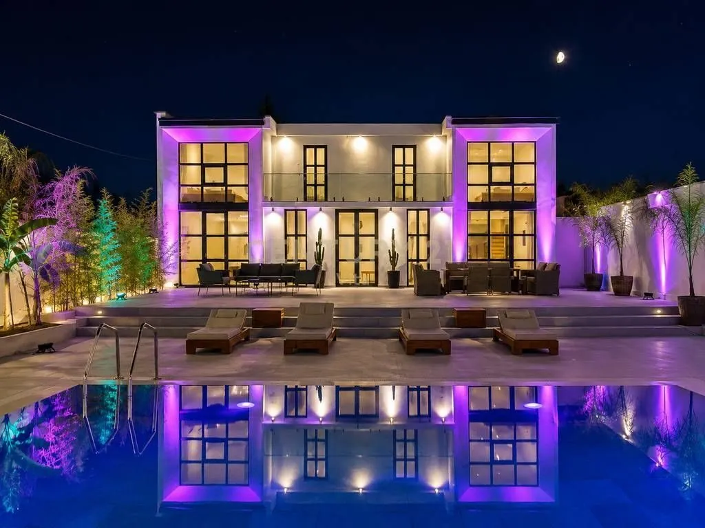 Villa for rent in Pjeze, Durrës, 500 m². Photo 1 of 10