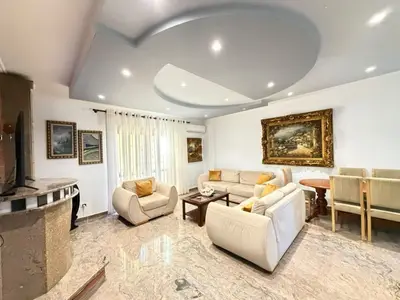 Apartament 2+1 me qera në Sheshi Skënderbej, Tiranë, 130 m². Foto 3 nga 12