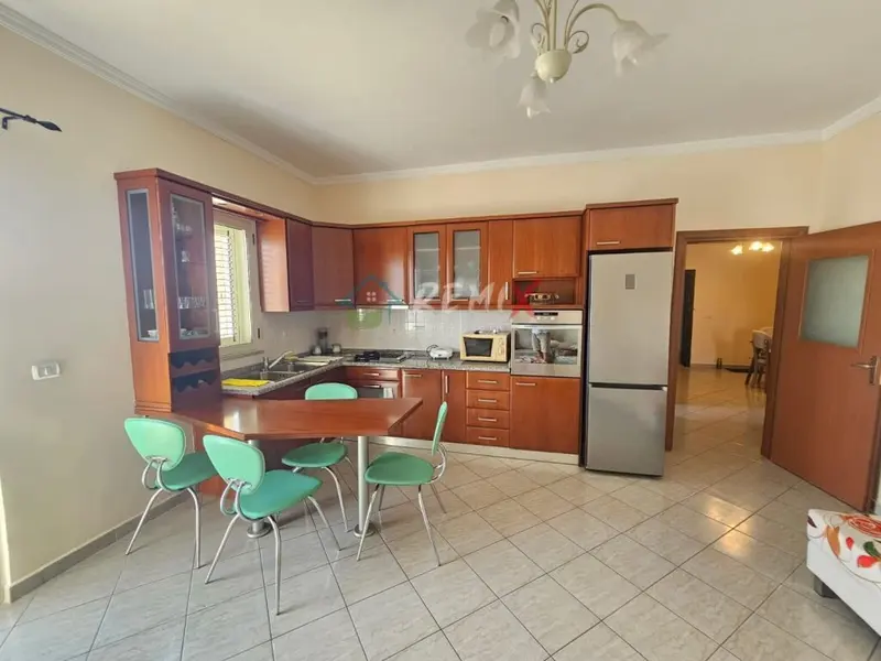 Appartamento 2+1 in affitto a Rruga Mujo Ulqinaku, Durazzo, 95 m²