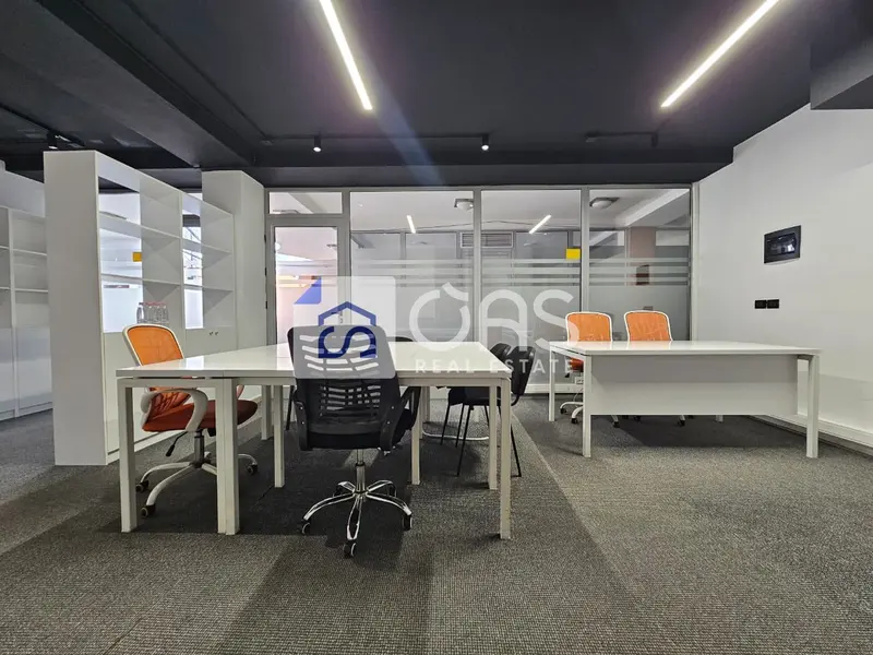 Office for rent in Pazari i Ri, Tirana, 72 m²