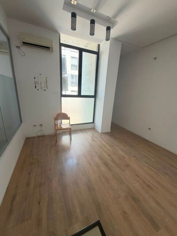 Zyrë me qera në Komuna e Parisit, Tiranë, 75 m². Foto 3 nga 3