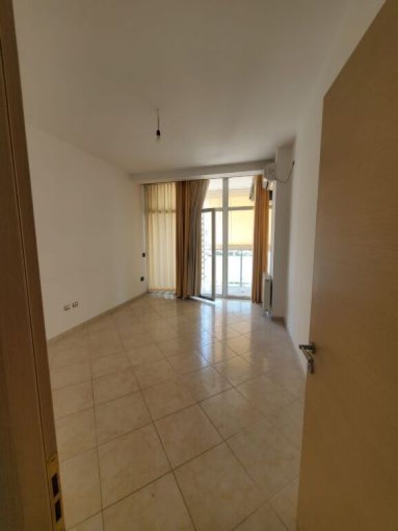Appartamento 2+1 in affitto a Komuna e Parisit, Tirana, 110 m². Foto 3 di 3