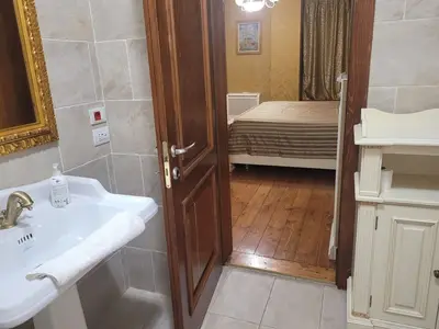 Appartamento 4+1 in affitto a Rruga Janos Hunyadi, Tirana, 150 m². Foto 11 di 12