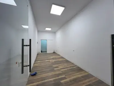 Locale commerciale in affitto a Stacioni i Zjarrfikësve, Durazzo, 20 m². Foto 2 di 4