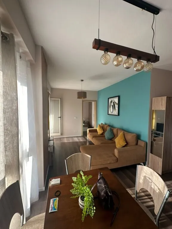 Apartment 1+1 for rent in Kompleksi Delijorgji, Tirana, 65 m². Photo 1 of 4