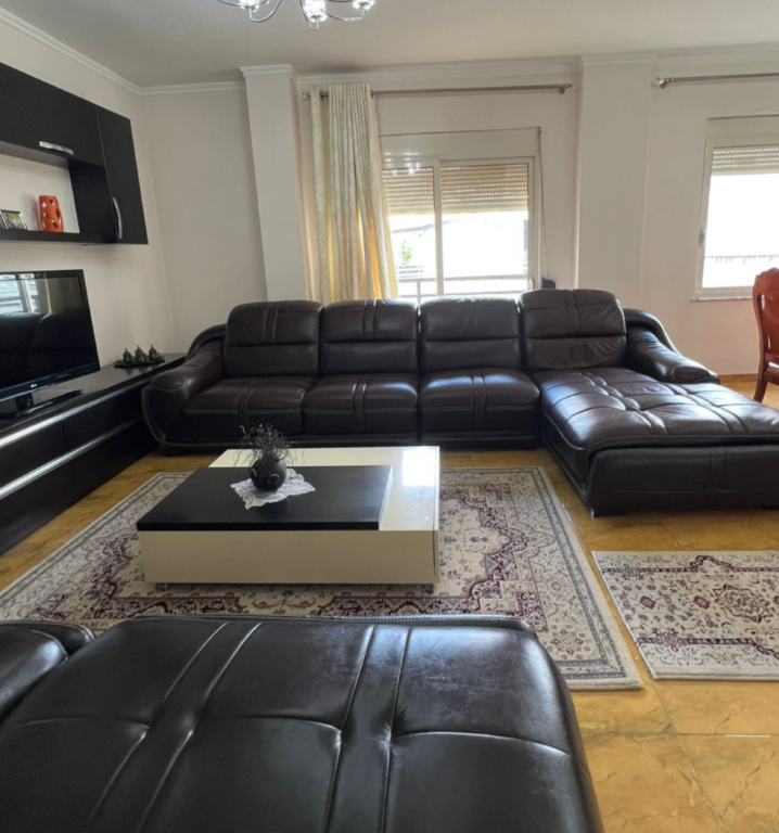 Apartament 2+1 me qera në Liqeni i Thatë, Tiranë, 90 m². Foto 2 nga 3