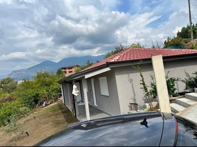 Shtëpi private 2+1 me qera në Tiranë, 100 m²