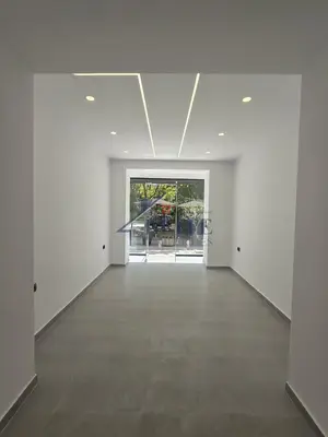 Dyqan me qera në Brryli, Tiranë, 43 m². Foto 2 nga 5
