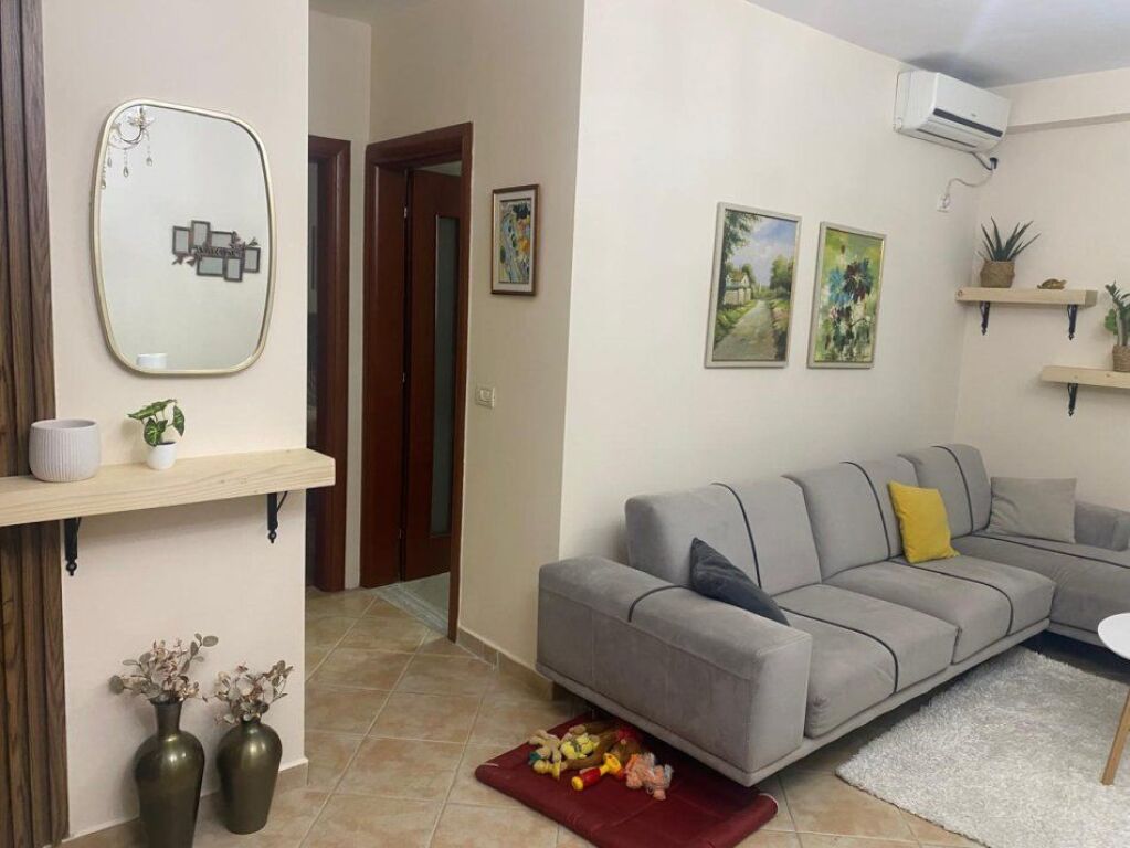 Appartamento 1+1 in affitto a Komuna e Parisit, Tirana, 65 m²