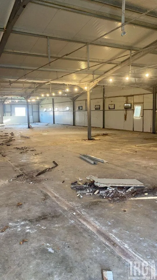 Magazinë me qera në Sektori Rinia, Durrës, 1 700 m². Foto 1 nga 4
