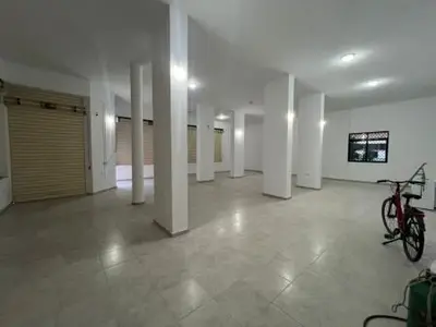 Ambient biznesi me qera në Xhamlliku, Tiranë, 160 m². Foto 2 nga 2