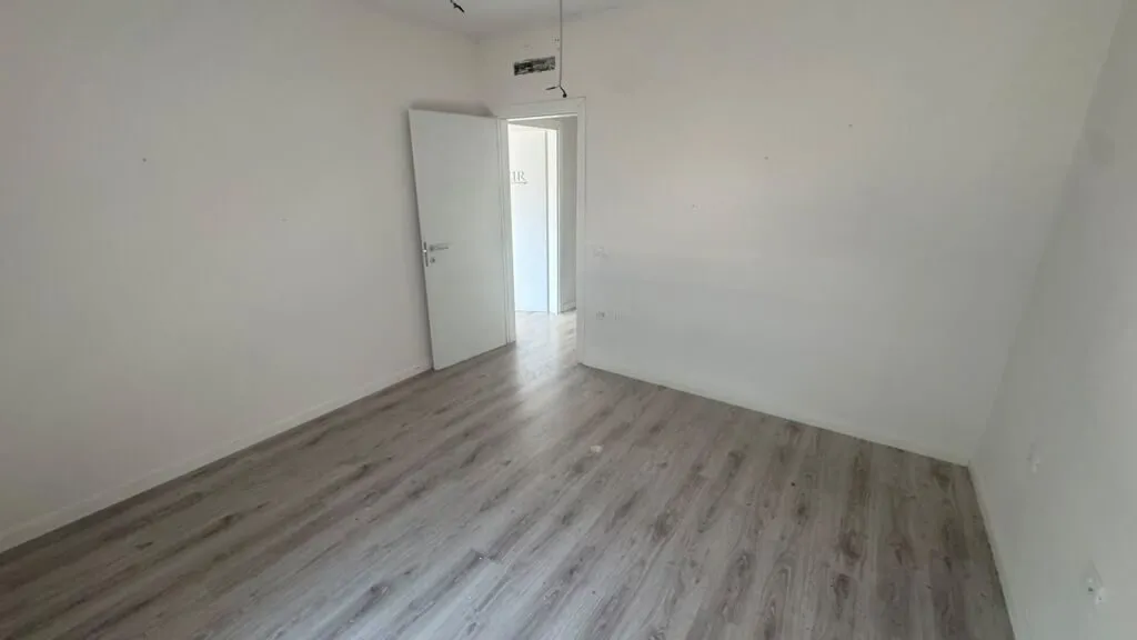 Apartment 2+1 for rent in Rruga Liman Kaba, Tirana, 116 m². Photo 1 of 8