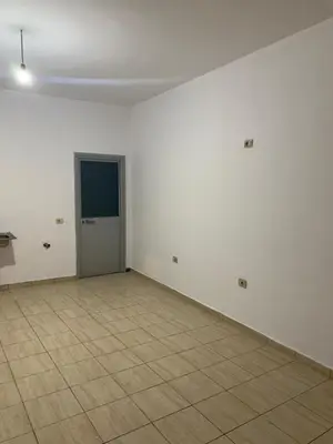 Dyqan me qera në Institut, Kamëz, 30 m². Foto 1 nga 3