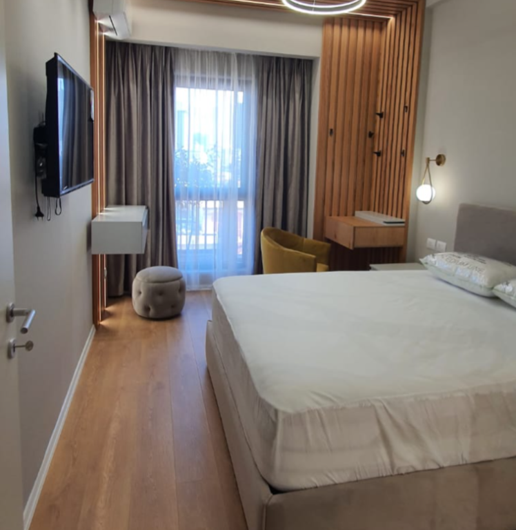 Apartment 1+1 for rent in 21 Dhjetori, Tirana, 80 m². Photo 3 of 3