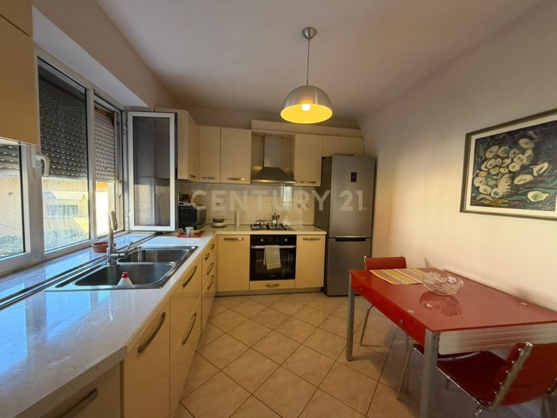 Apartament 2+1 me qera në Rruga Asim Vokshi, Tiranë, 87 m². Foto 4 nga 5