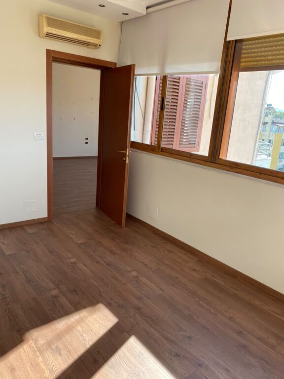 Zyrë me qera në Blloku, Tiranë, 140 m²