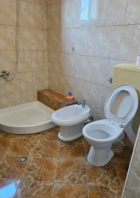 Apartament 2+1 me qera në Rruga Jordan Misja, Tiranë, 80 m². Foto 5 nga 6