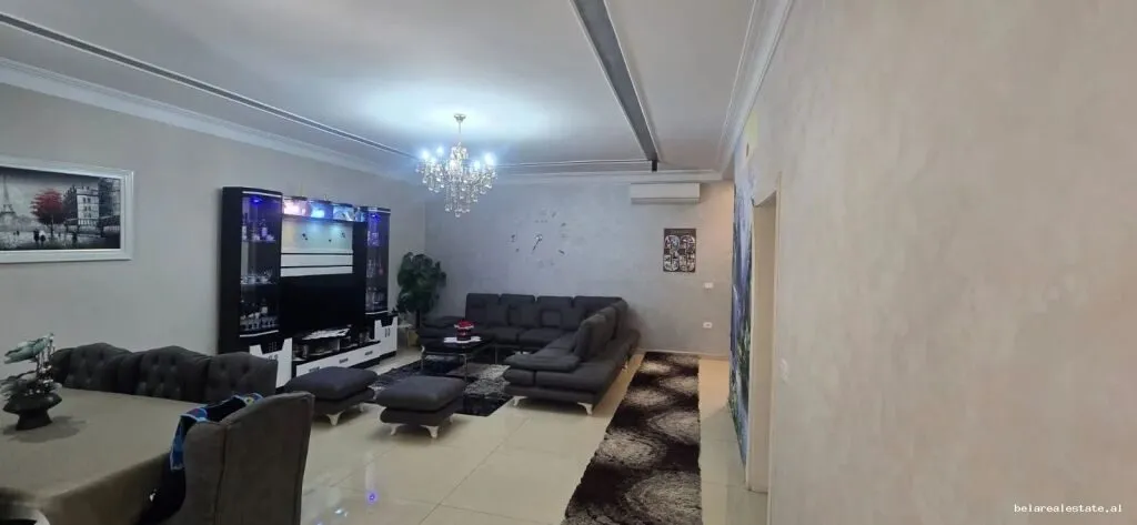 Vilë me qera në Baldushk, Tiranë, 680 m². Foto 1 nga 7