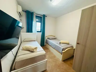 Apartment 4+1 for rent in Rruga e Durrësit, Tirana, 250 m². Photo 8 of 10