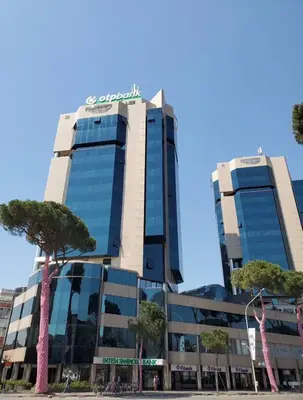 Ufficio in affitto a Bulevardi Deshmoret e Kombit, Tirana, 110 m². Foto 1 di 3