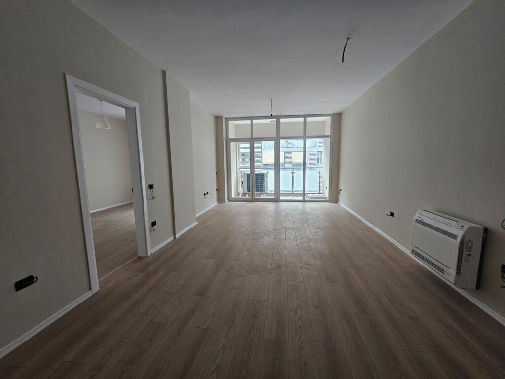Ambient biznesi me qera në Komuna e Parisit, Tiranë, 125 m²