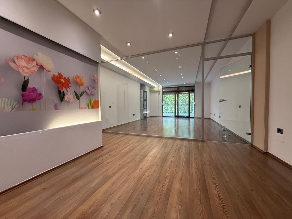 Ufficio in affitto a Myslym Shyri, Tirana, 118 m². Foto 1 di 3