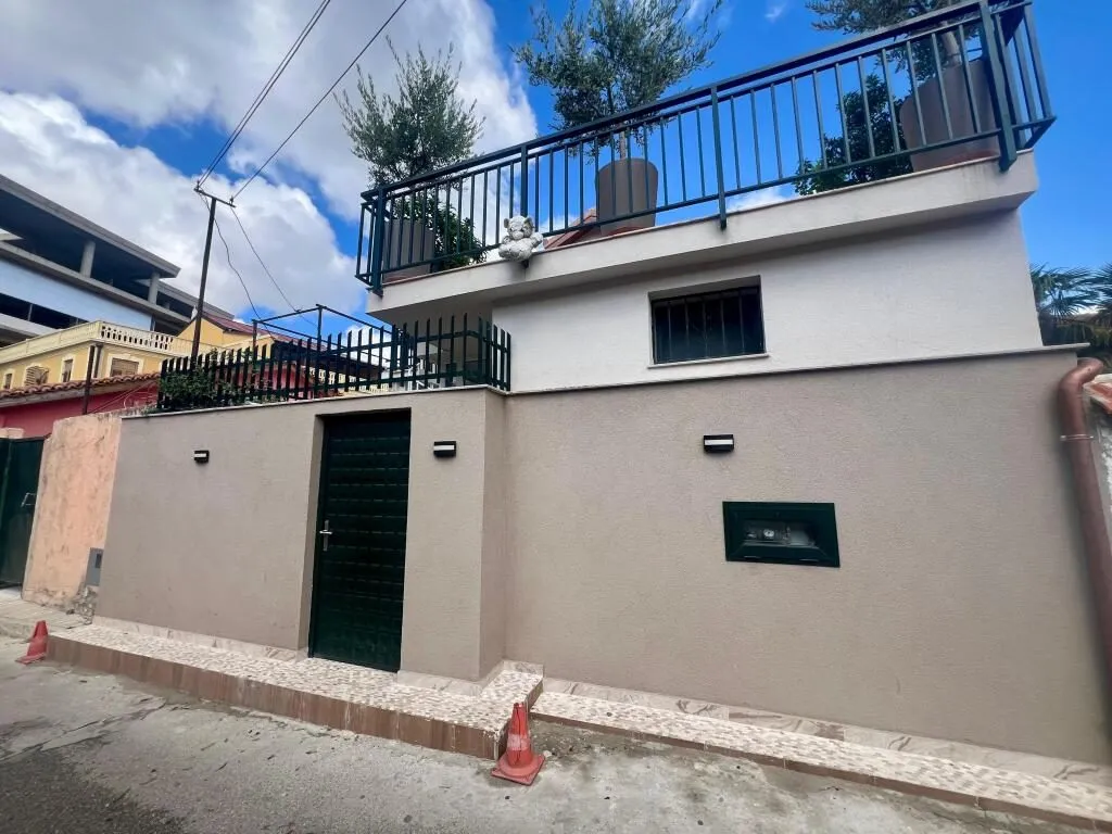 House for rent in Rruga Justin Godar, Vlorë, 80 m². Photo 1 of 12