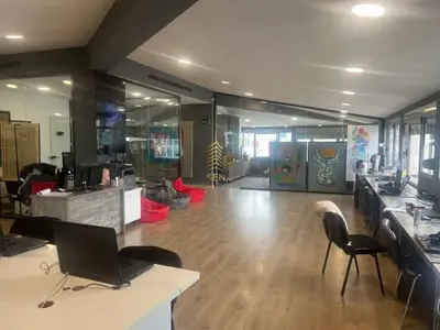 Locale commerciale in affitto a Tregu Elektrik, Tirana, 250 m². Foto 3 di 12