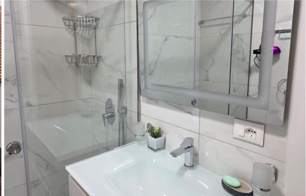 Apartment 1+1 for rent in Rruga e Elbasanit, Tirana, 82 m². Photo 3 of 3