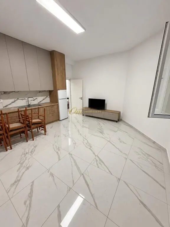 Zyrë me qera në Rruga e Elbasanit, Tiranë, 70 m²