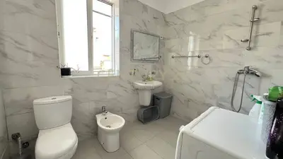 Apartament 2+1 me qera në Ministria për Europën dhe Punët e Jashtme, Tiranë, 126 m². Foto 9 nga 10