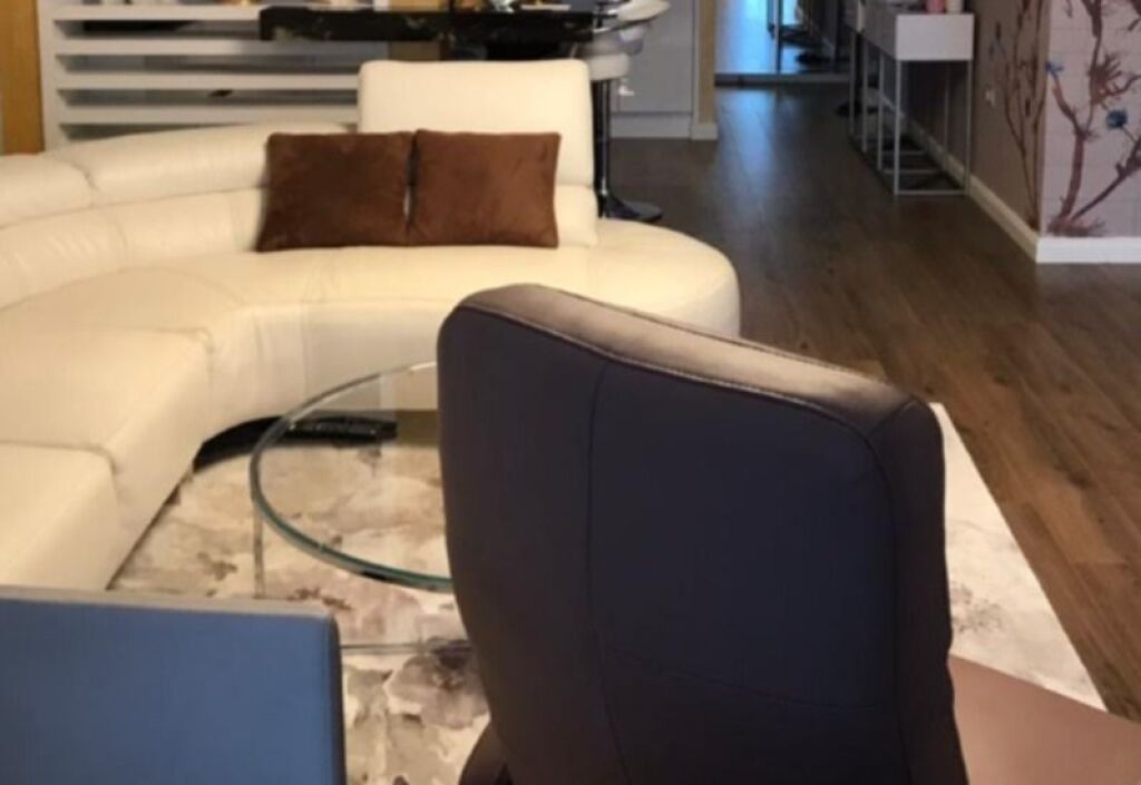 Apartament 2+1 me qera në Liqeni i Thatë, Tiranë, 120 m². Foto 2 nga 3